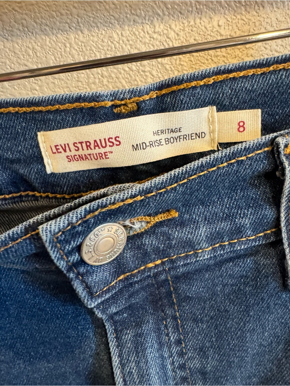 Levi's Cropped High-Rise Boyfriend Tapered Jeans in Medium Blue - Picture 4 of 5